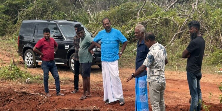 பயிர்ச்செய்கை காணிகளுக்கு மத்தியில் மண் அகழ்வு; நேரில் சென்று பார்வையிட்ட கஜேந்திரகுமார் எம்.பி.!