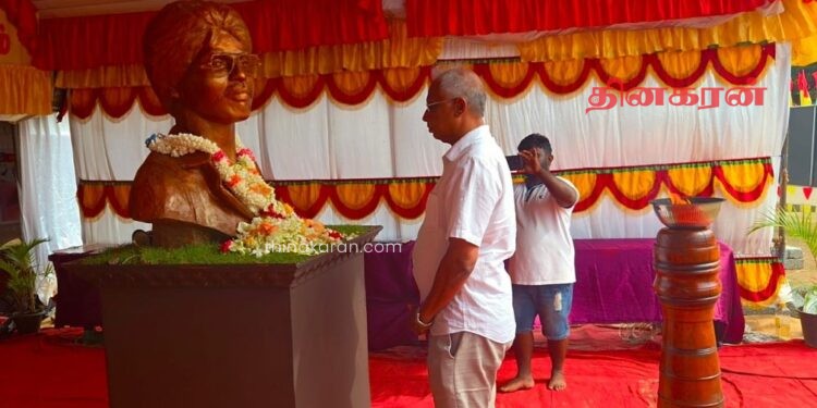 நல்லூரில் தியாக தீபத்திற்கு சுமந்திரன் அஞ்சலி.!