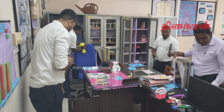 கிளிநொச்சி மாவட்ட செயலகத்தின் உட்பிரிவுகளை சுத்தம் செய்யும் நிகழ்வு.!