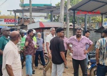 மாநகர சபையின் அனுமதியின்றி சட்டவிரோதமாக அமைக்கப்படும் வர்த்தக நிலையம்; அதிகாரிகள் அசமந்தம்.!
