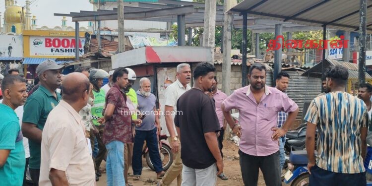 மாநகர சபையின் அனுமதியின்றி சட்டவிரோதமாக அமைக்கப்படும் வர்த்தக நிலையம்; அதிகாரிகள் அசமந்தம்.!