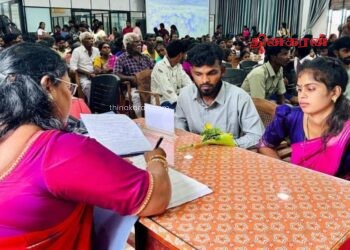 முல்லைத்தீவில் நடமாடும் சேவை; பெருமளவான மக்கள் பங்கேற்பு!