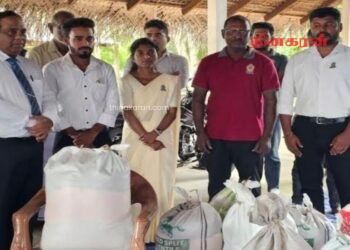 திருமுறிகண்டி ஆலய நிதியத்தினால் பாதிக்கப்பட்ட மக்களுக்கு நிவாரணப் பொதிகள் வழங்கி வைப்பு!