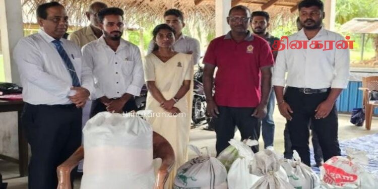 திருமுறிகண்டி ஆலய நிதியத்தினால் பாதிக்கப்பட்ட மக்களுக்கு நிவாரணப் பொதிகள் வழங்கி வைப்பு!