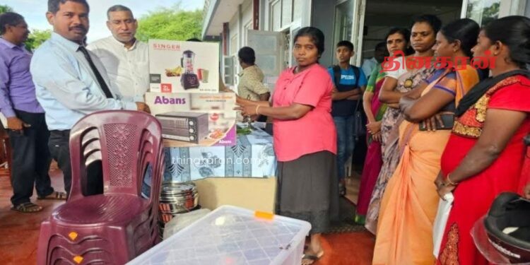 வடக்கு மாகாண மகளிருக்கான வாழ்வாதார உதவித் திட்டம் வழங்கும் நிகழ்வு.!