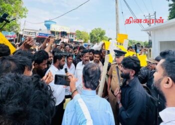 சற்றுமுன் சிறுமியின் உயிரிழப்புக்கு நீதி கோரி மாஞ்சோலை வைத்தியசாலைக்கு முன்பாக மக்கள் போராட்டம்.!