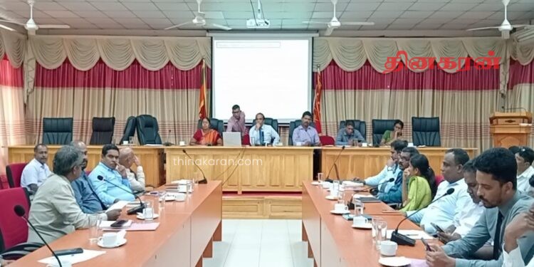 முல்லைத்தீவில் வெள்ள அனர்த்த பாதிப்புக்கள் தொடர்பில் கலந்துரையாடல்.!