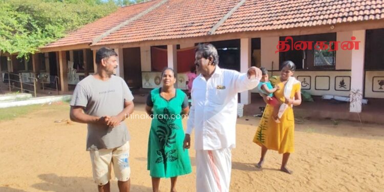 கொக்குத்தொடுவாயில் இடைத்தங்கல் முகாமில் தங்கியுள்ள மக்களை நேரில் சென்று சந்தித்த ரவிகரன் எம்.பி.!