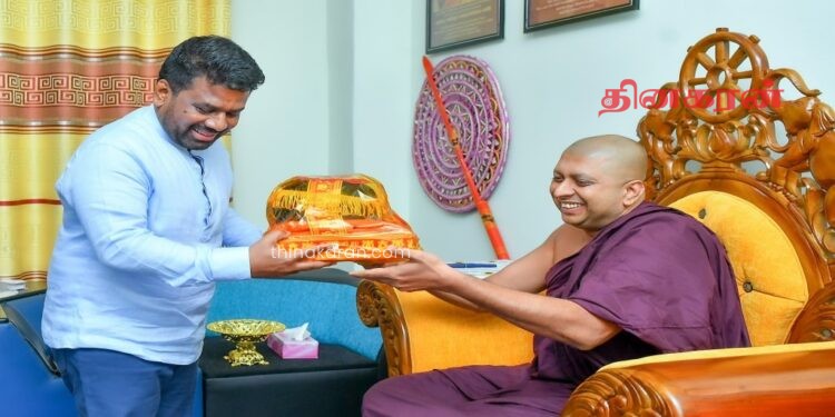 யாழ். நாக விகாரையின் விகாராதிபதியையும்இன்று சந்தித்துக் கலந்துரையாடிய ஜனாதிபதி!