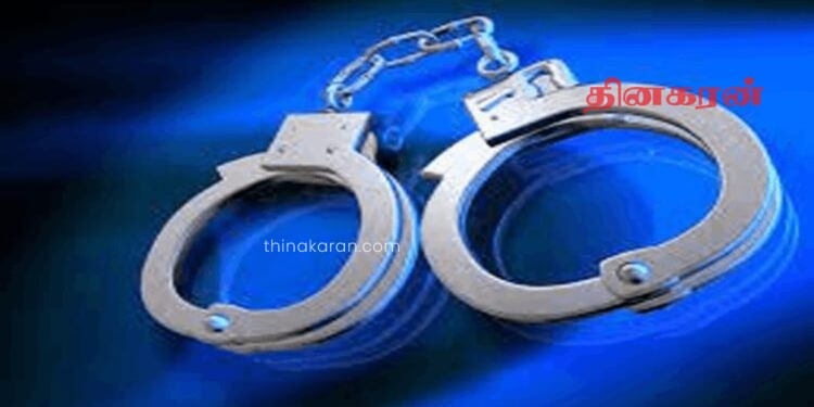 390 தொலைபேசிகளை கடத்த முயன்றவர் கைது..!