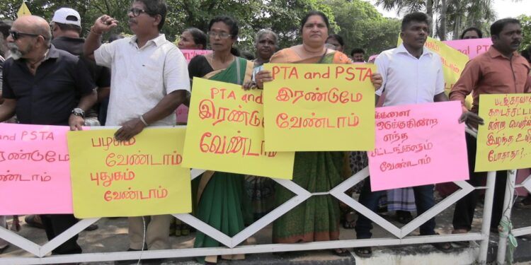 பயங்கரவாதத் தடைச் சட்டத்தை நீக்க வலியுறுத்தி வடக்கு – கிழக்கில் மக்கள் போராட்டம்.!