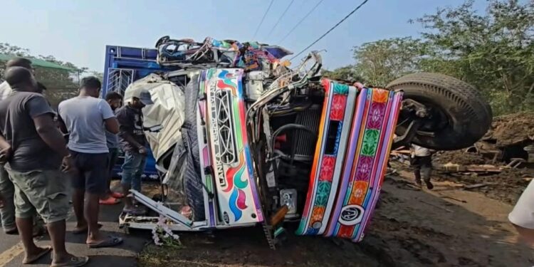 இன்று அதிகாலை இடம்பெற்ற கோர விபத்து.!
