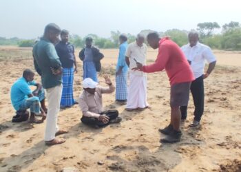 பெரும்பான்மை இனத்தவர்களின் சட்டவிரோத உப்பளம் அமைக்கும் முயற்சியை தடுத்து நிறுத்தினார் ரவிகரன் எம்.பி.!
