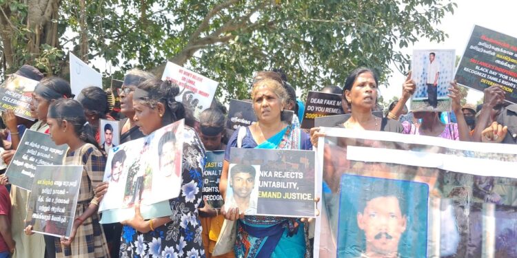 வலிந்து காணாமலாக்கப்பட்டோரின் உறவுகளின் சங்கத்தினரால் மாபெரும் போராட்டம்.!