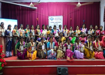 சர்வதேச மகளிர் தினத்தை முன்னிட்டு யாழில் பெண் உத்தியோகத்தர்கள் கௌரவிப்பு.!