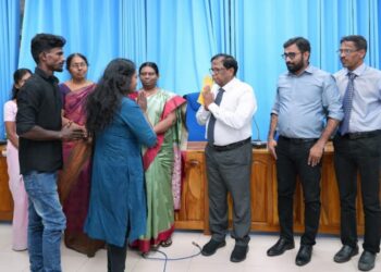 வடக்கில் வீட்டுத் திட்டப் பயனாளிகள்; அரசியல் தலையீடற்ற சுயாதீன தெரிவு.!