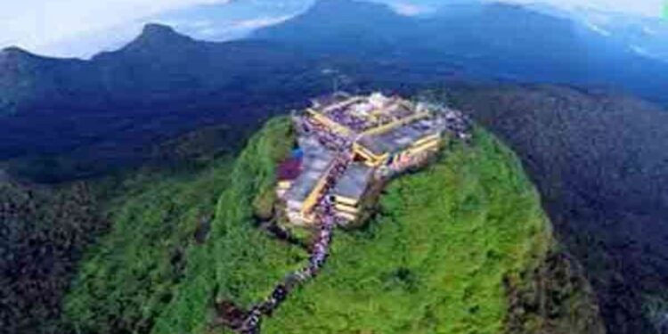 சிவனொளிபாதமலையில் போதைப்பொருட்களுடன் ஆறு இளைஞர்கள் கைது.!