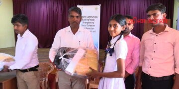 ஏறாவூர் பிரதேசத்தில்  பாடசாலை உபகரணங்களும் ,பெண்களின் தொழில் முன்னேற்றத்திற்கான நிதி உதவிகளும் வழங்கிவைக்கப்பட்டன.