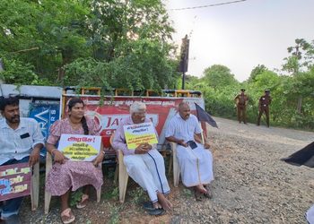 தமது பூர்வீகக் காணிகளைத் தங்களிடம் மீளக் கையளிக்குமாறு கோரி தையிட்டியில் போராட்டம்!