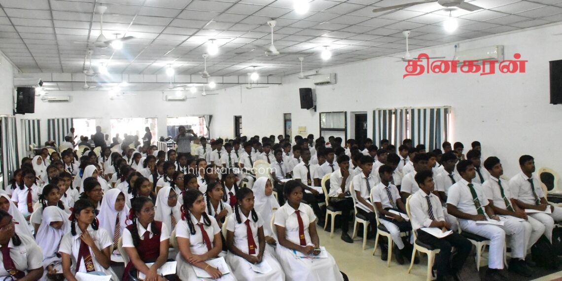 ‘கல்விக்கு கரம் கொடுப்போம்’ எனும் கருப்பொருளில்   உயர்தர பரீட்சைக்கு தோற்றவுள்ள மாணவர்களுக்கு விசேட செயலமர்வு !