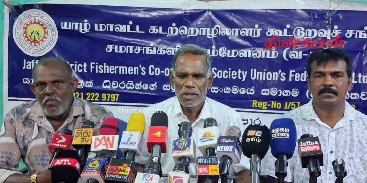 தமிழக முதல்வருக்கு எதிராக போராட தயங்கோம்!! யாழ் மீனவ அமைப்பு பிரதிநிதிகள் தெரிவிப்பு.