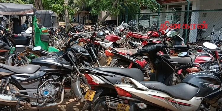 வீதி விதிமுறைகளை மீறிய 40 ற்கும் அதிகமான மோட்டார் சைக்கிள்கள் கிளிநொச்சி பொலிஸாரால் கைப்பற்றல்!
