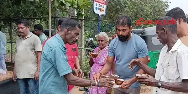 கிளிநொச்சி வைத்தியசாலை முன்பாக முள்ளிவாய்க்கால் நினைவேந்தல் உப்புக்கஞ்சி வழங்கும் நிகழ்வு!