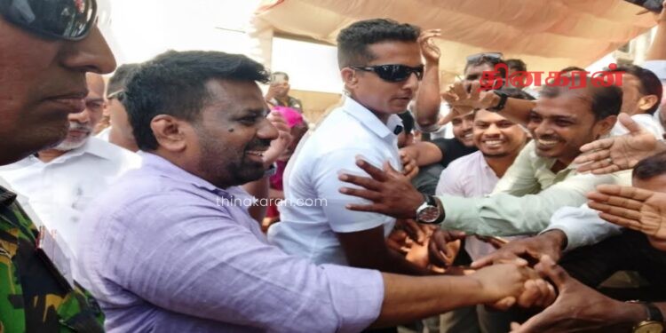 மக்களுடன் ஒன்றிணைந்த ஜனாதிபதி.!