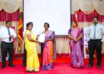 வறுமையிலிருந்து எழுந்து சாதிப்பதே உண்மையான சாதனை!