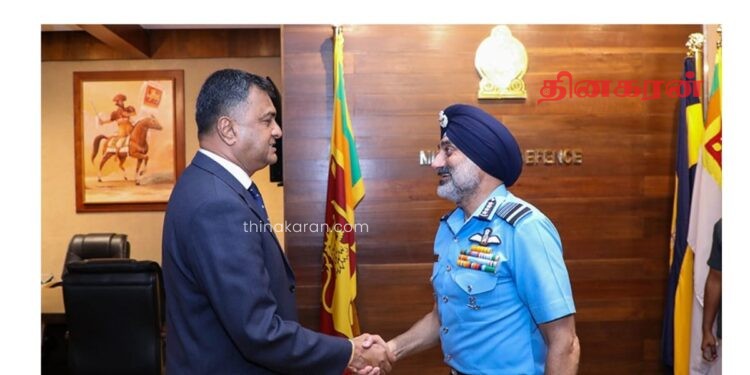 பாதுகாப்புச் செயலாளரை நேரில் சந்தித்து பேசினார் இந்திய விமானப்படைத் தளபதி!