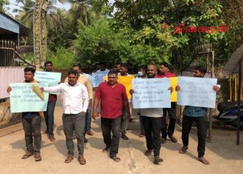 சட்டவிரோத மதுபானத்தினை ஒழிக்குமாறு வலியுறுத்தி போராட்டம்.!