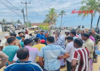 படகுகளுடன் வீதிக்கு இறங்கிய மீனவர்கள்.!