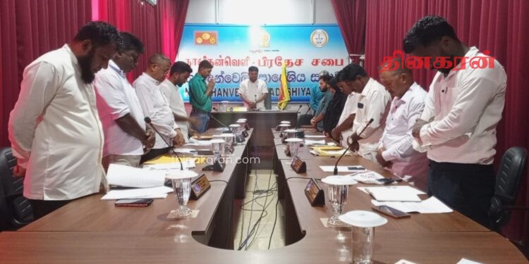 முள்ளிவாய்க்கால் நினைவேந்தலுடன் ஆரம்பமான நாவிதன்வெளி பிரதேச சபை அமர்வு.!