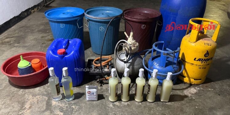 குளியலறையில் இயங்கிய கள்ளச்சாராய ஆலையில் பொலிசார் சோதனை முன்னெடுப்பு!!
