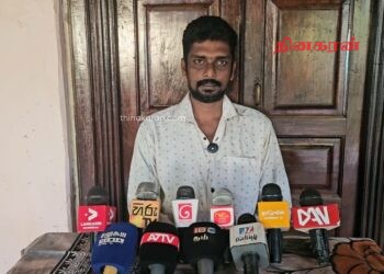 பிரதேச சபையின் வாகனத்தில் சாரத்தியம் பழகிய மானிப்பாய் தவிசாளர்.!