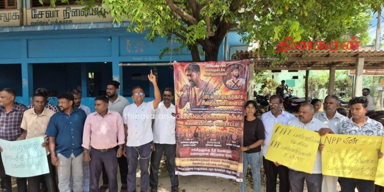 வல்வெட்டித்துறையில் போராட்டக்காரர்களை அச்சுறுத்திய பொலிஸார்!