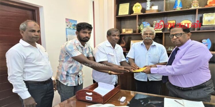 காணிகளை விடுவிக்குமாறு கோரி ஆளுநரை சந்தித்த குழுவினர்.!