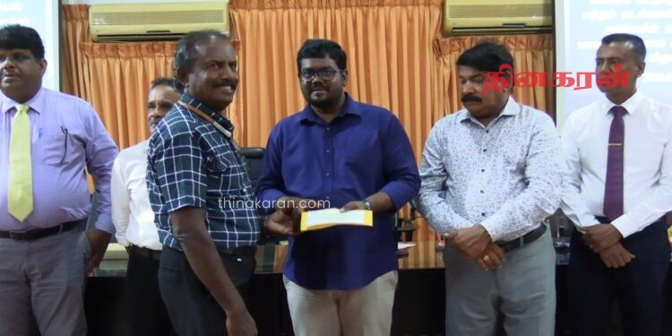 டித்வா புயலினால் பாதிக்கப்பட்ட மீனவ பயனாளிகளுக்கான நஷ்டஈடு வழங்கும் நிகழ்வு.!