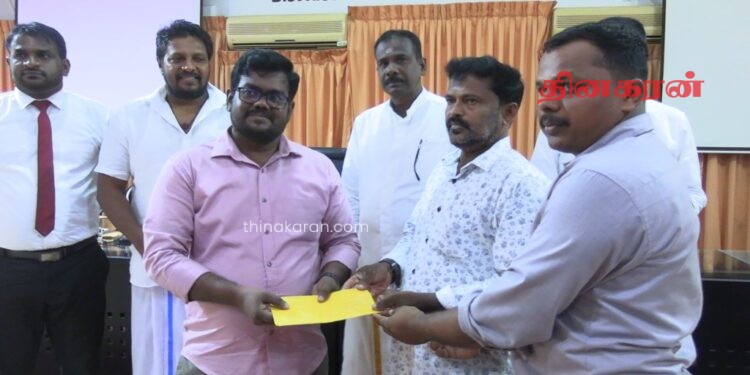 டித்வா புயலால் பாதிக்கப்பட்ட இந்து மத வழிபாட்டுத் தலங்களை சுத்தம் செய்வதற்கான நிதியுதவி வழங்கும் நிகழ்வு.!