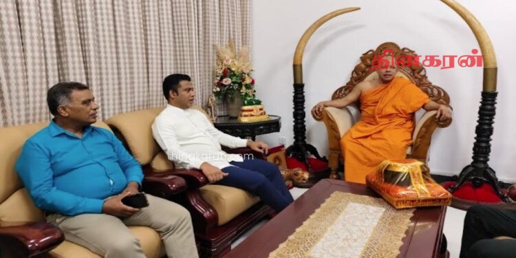 கிரிவெஹெர விகாராதிபதியுடன் அமைச்சர் நளிந்த ஜயதிஸ்ஸ விசேட சந்திப்பு.!