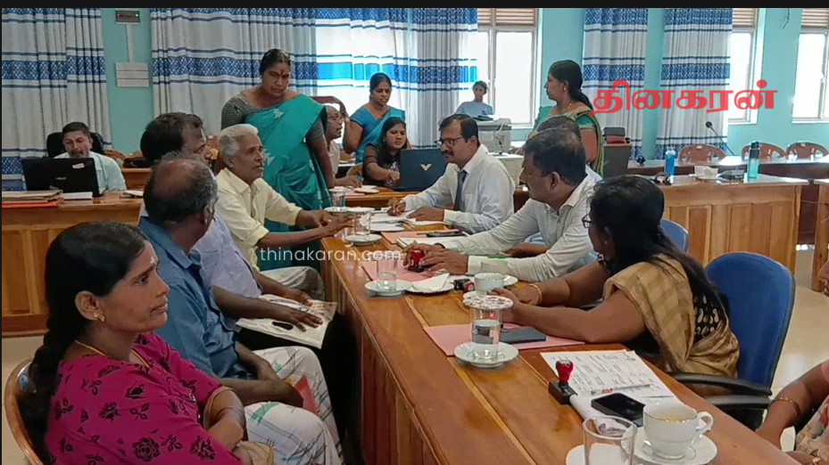 கிளிநொச்சியில் நடமாடும் சேவையூடாக காணிப் பிணக்குகளுக்குத் தீர்வு!