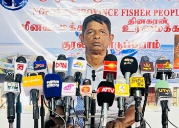 இலங்கை கடற்பரப்பிற்குள் சட்டவிரோத மீன்பிடியில் ஈடுபடுவதற்கு தயாராகும் இந்திய மீனவர்கள்.!