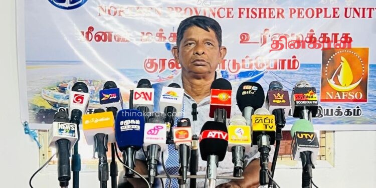 இலங்கை கடற்பரப்பிற்குள் சட்டவிரோத மீன்பிடியில் ஈடுபடுவதற்கு தயாராகும் இந்திய மீனவர்கள்.!