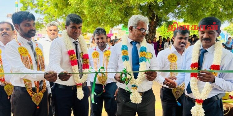 மன்னாரில் இடம்பெற்ற வர்த்தக சந்தை மற்றும் விற்பனை கண்காட்சி.!