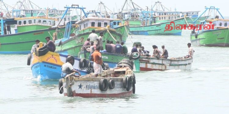 மீன்பிடி தடைக்காலம் நிறைவடைய முன்னர் மீன்பிடிக்கச் சென்ற இராமநாதபுரம் மீனவர்கள்.!