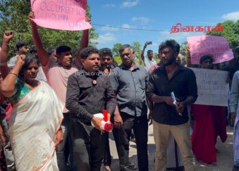 கேப்பாப்பிலவில் போராட்டம்; இராணுவ முகாம் வாயிலை முற்றுகையிட்ட மக்கள்.!