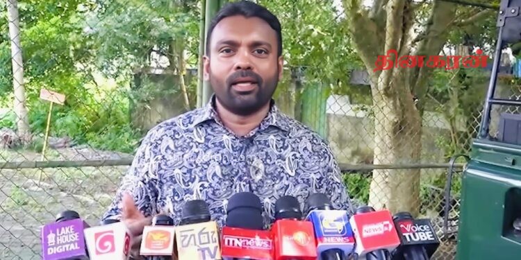 மஹிந்த, ரணில் ஊன்றுகோலுடன் வந்தாலும் அரசியலை விடமாட்டார்கள்.!