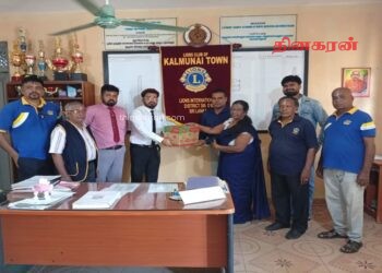 மாணவர்களின் கற்றல் செயற்பாட்டிற்கு காகிதாதிகள் அன்பளிப்பு.!