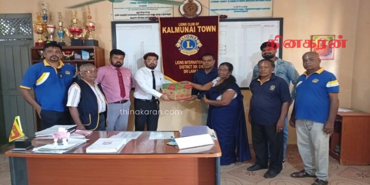 மாணவர்களின் கற்றல் செயற்பாட்டிற்கு காகிதாதிகள் அன்பளிப்பு.!