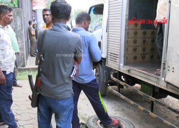 மட்டக்களப்பு மதுபானசாலைகளில் சோதனை – ஒருதொகை மதுப்போத்தல்கள் கைப்பற்றல்!